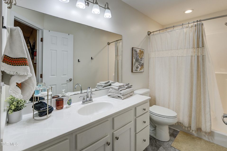 Photo #28: 700a Johnson Avenue