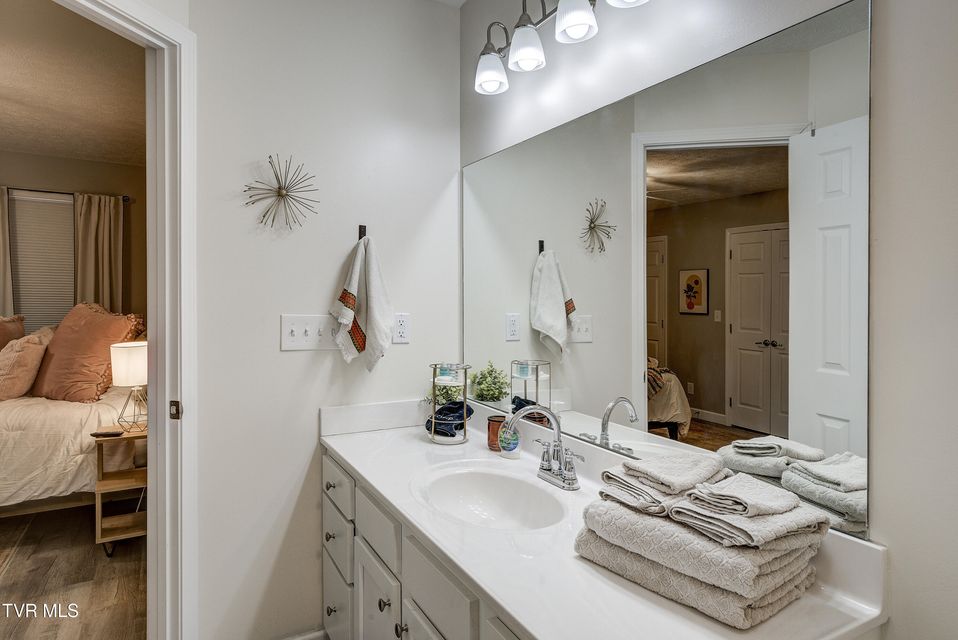 Photo #30: 700a Johnson Avenue