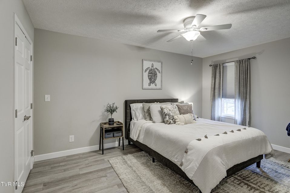 Photo #31: 700a Johnson Avenue