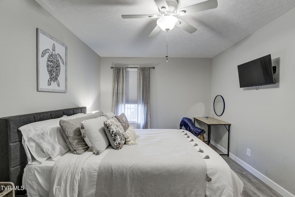 Photo #32: 700a Johnson Avenue