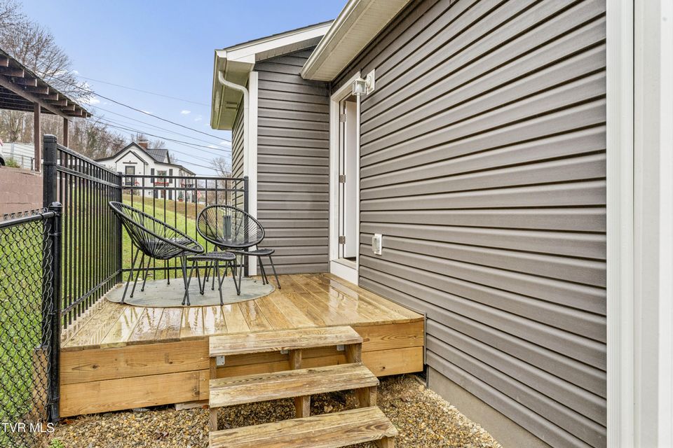 Photo #35: 700a Johnson Avenue