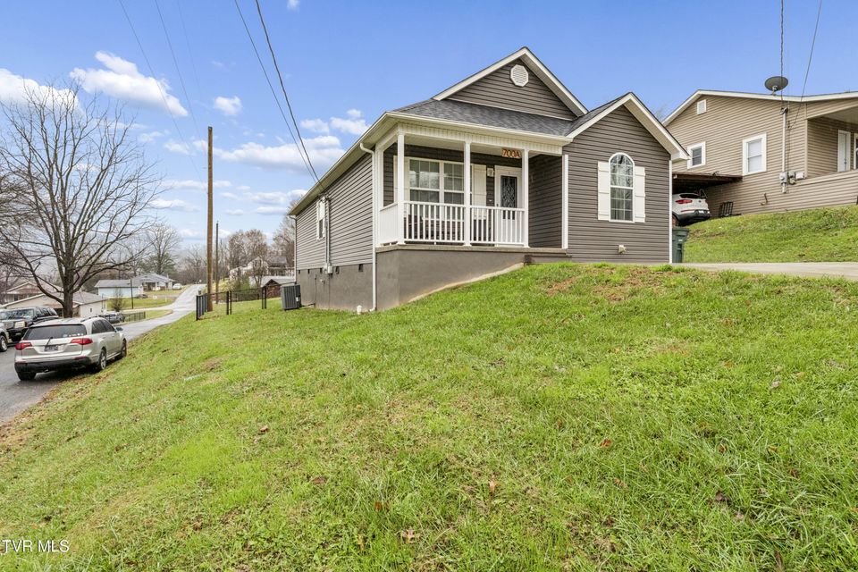 Photo #2: 700a Johnson Avenue