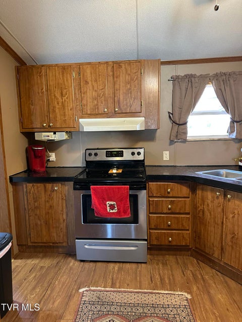 Photo #35: 1313 Siam Road