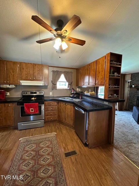 Photo #38: 1313 Siam Road