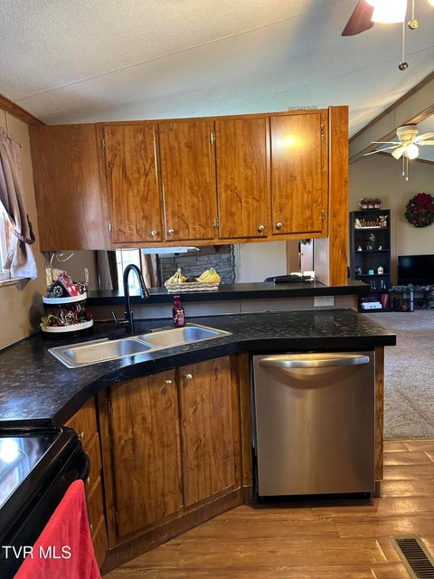 Photo #39: 1313 Siam Road