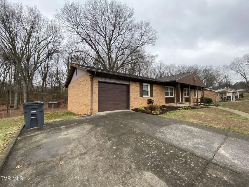 Photo #5: 4009 Black Oak Drive