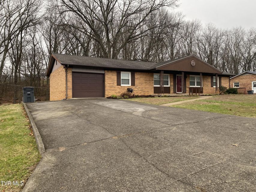 Photo #4: 4009 Black Oak Drive