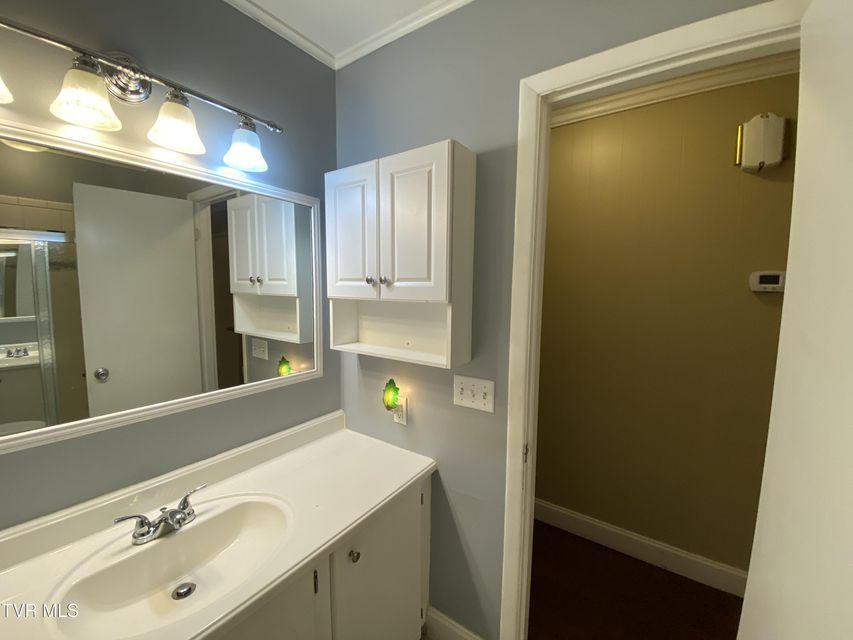 Photo #46: 4009 Black Oak Drive