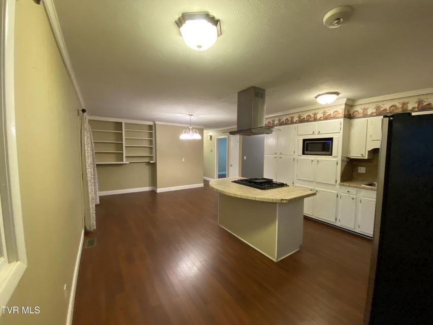 Photo #21: 4009 Black Oak Drive