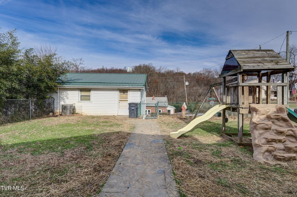 Photo #28: 435 Roan Street