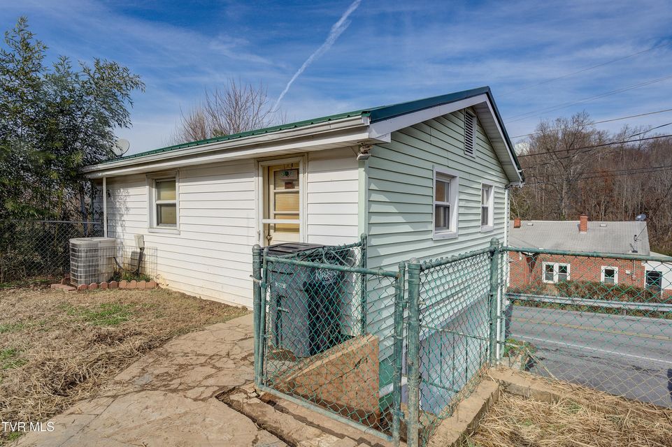 Photo #29: 435 Roan Street