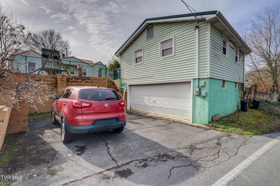 Photo #30: 435 Roan Street