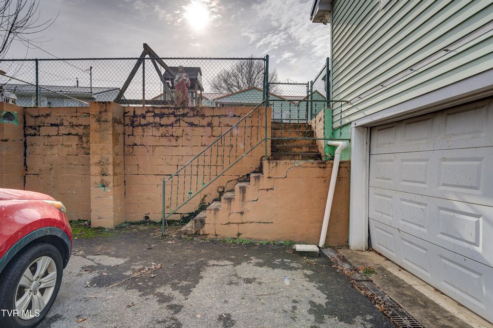 Photo #31: 435 Roan Street