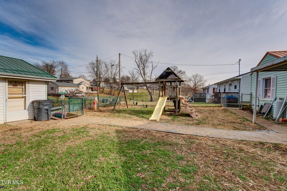 Photo #27: 435 Roan Street