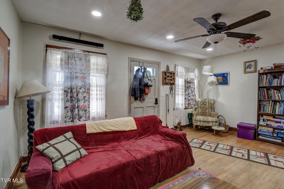 Photo #7: 435 Roan Street