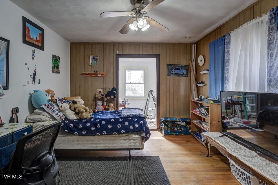 Photo #13: 435 Roan Street