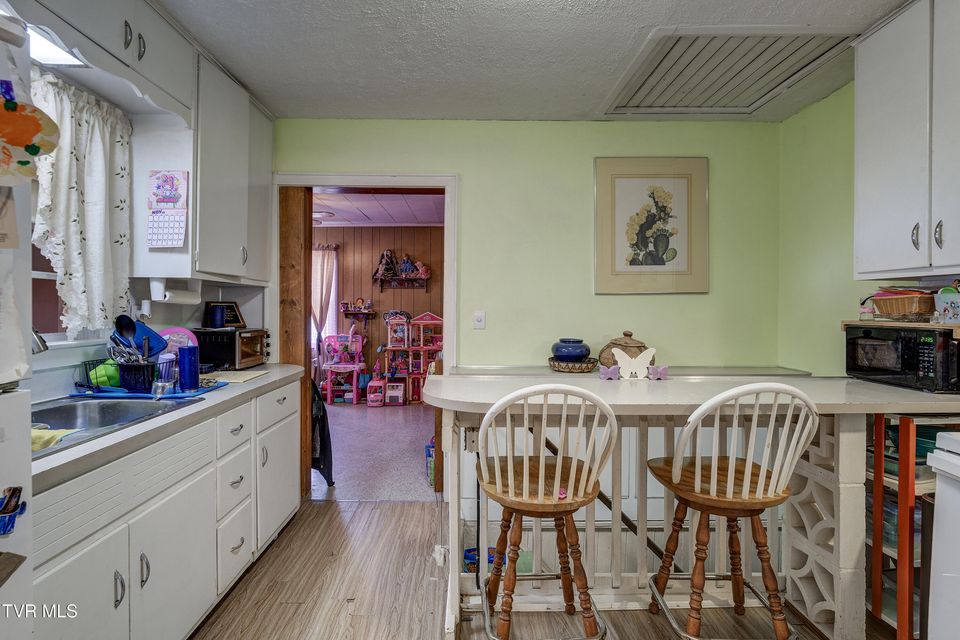 Photo #16: 435 Roan Street