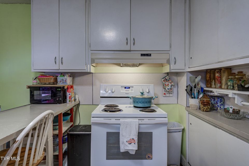 Photo #17: 435 Roan Street