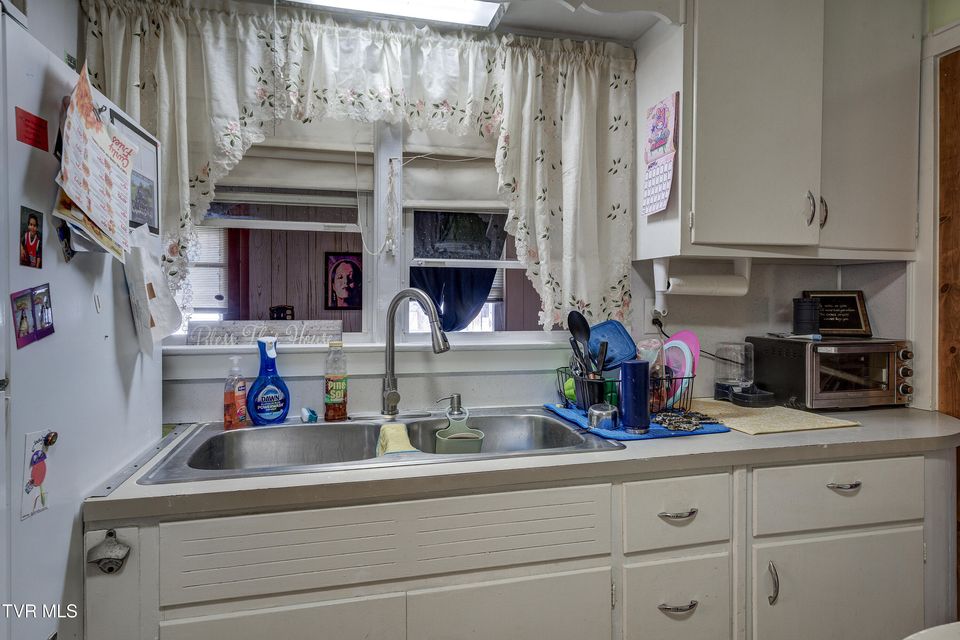 Photo #18: 435 Roan Street