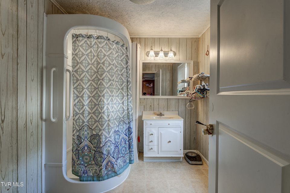 Photo #23: 435 Roan Street