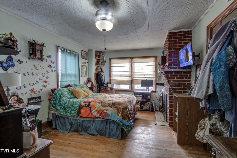 Photo #24: 435 Roan Street