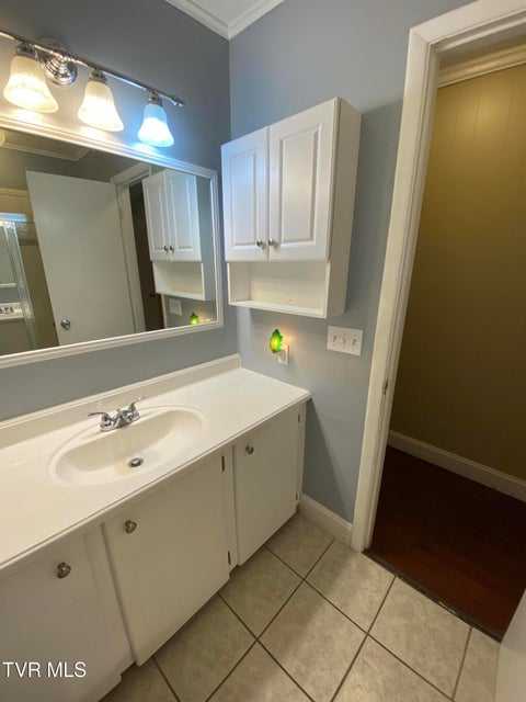 Photo #45: 4009 Black Oak Drive