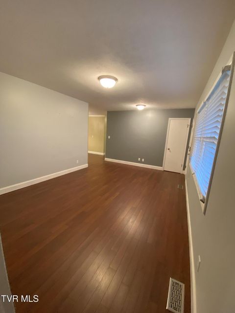 Photo #14: 4009 Black Oak Drive