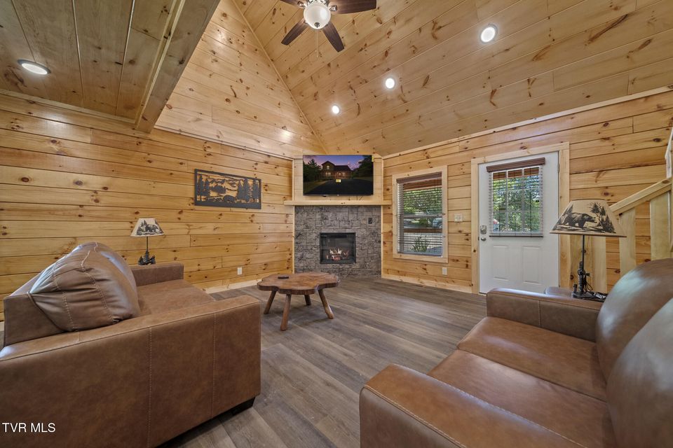 Photo #9: 1516 Rainbow Ridge Way