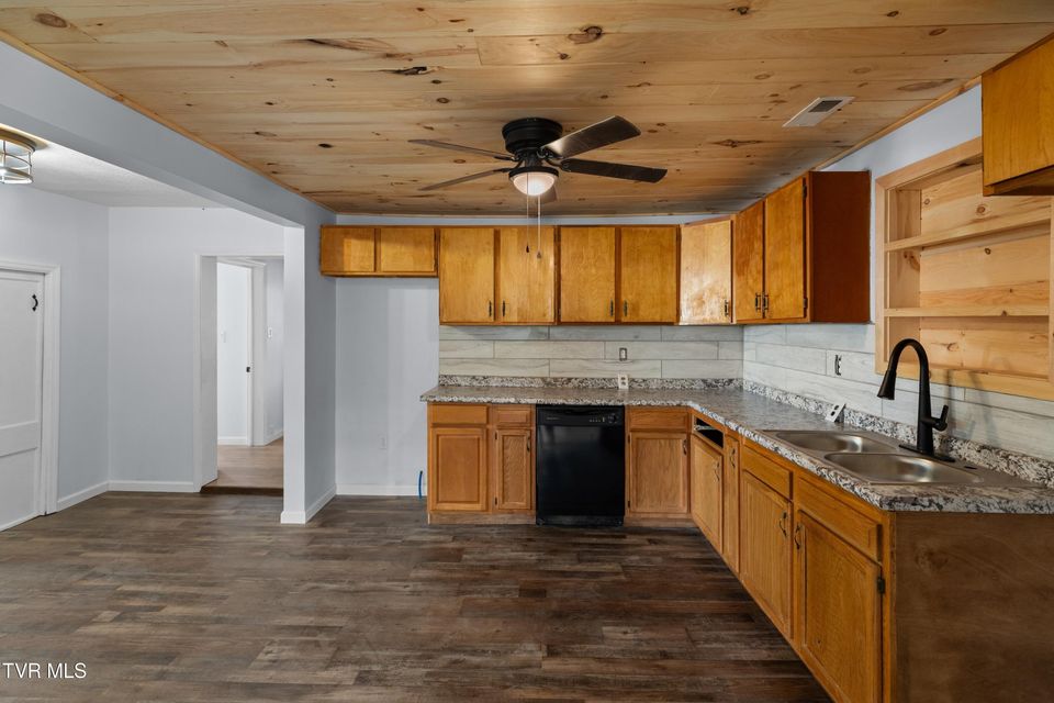 Photo #15: 150 Newman Street