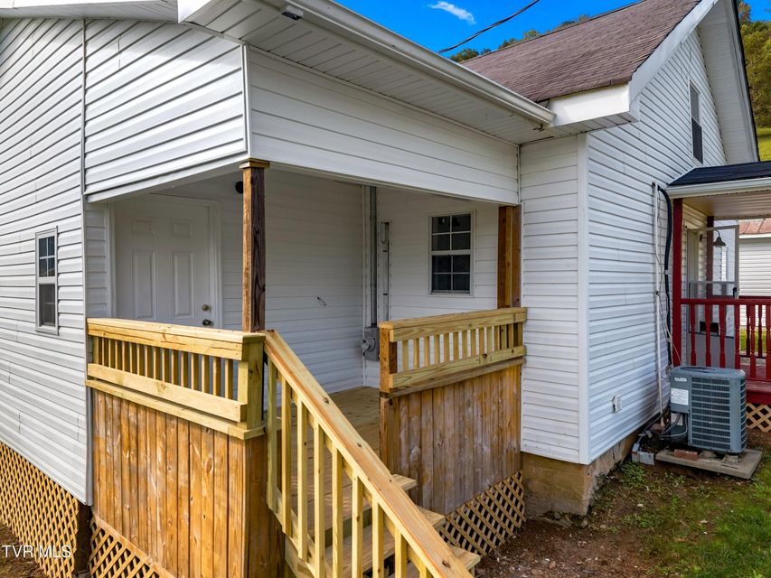 Photo #28: 150 Newman Street