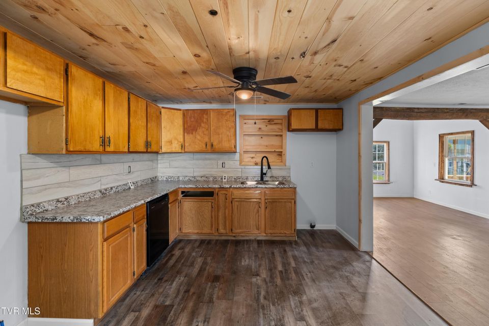 Photo #17: 150 Newman Street