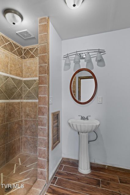 Photo #23: 150 Newman Street