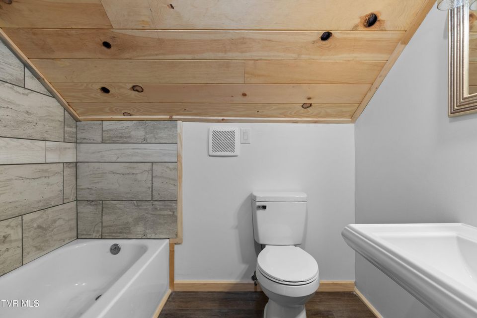 Photo #6: 150 Newman Street