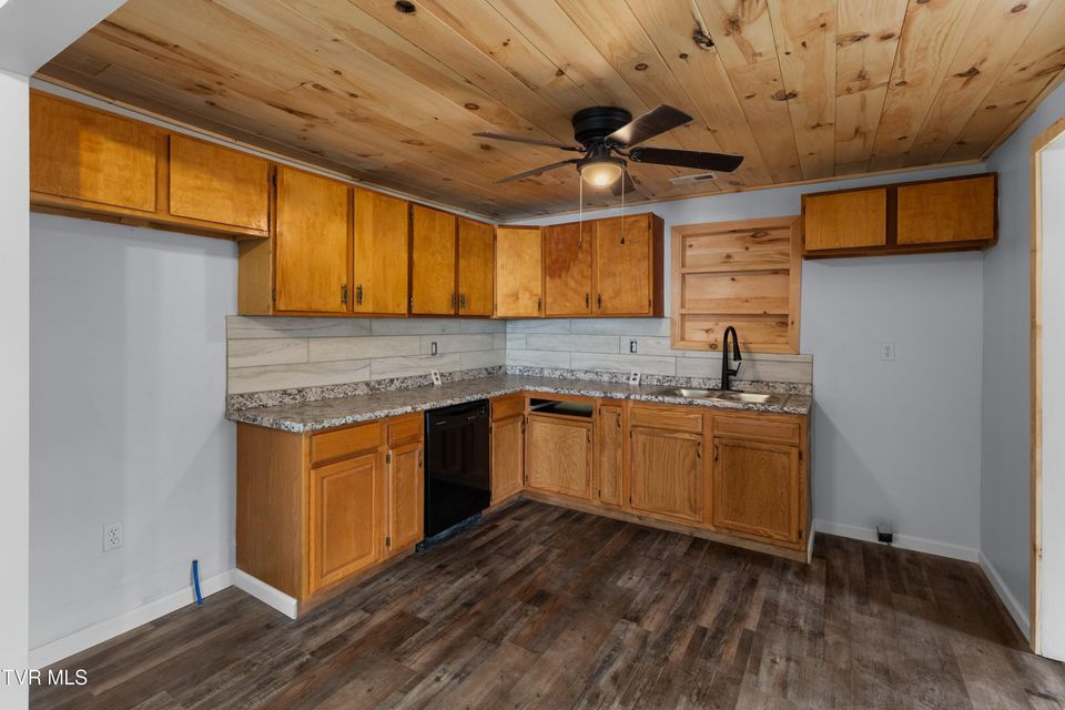 Photo #16: 150 Newman Street