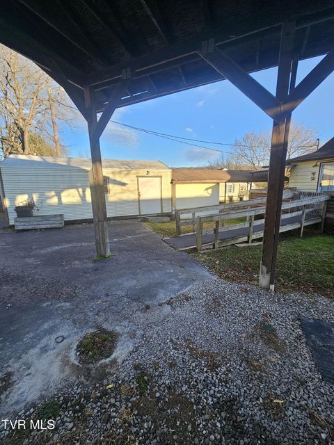 Photo #4: 2015 4th Ave E 