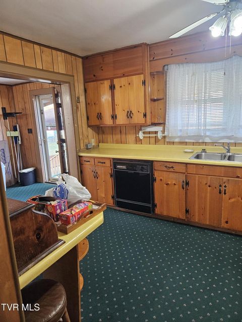 Photo #24: 2015 4th Ave E 