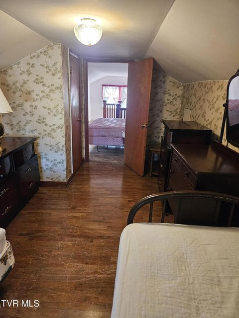 Photo #37: 2015 4th Ave E 