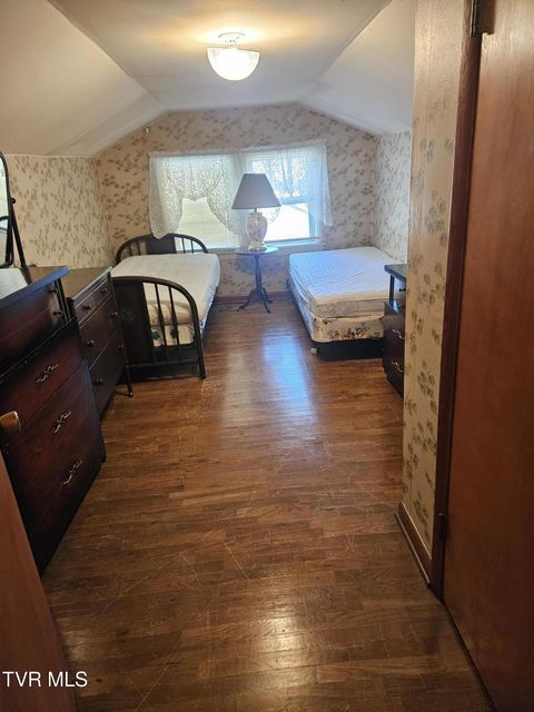 Photo #39: 2015 4th Ave E 