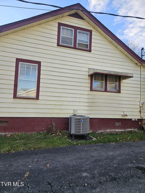 Photo #47: 2015 4th Ave E 