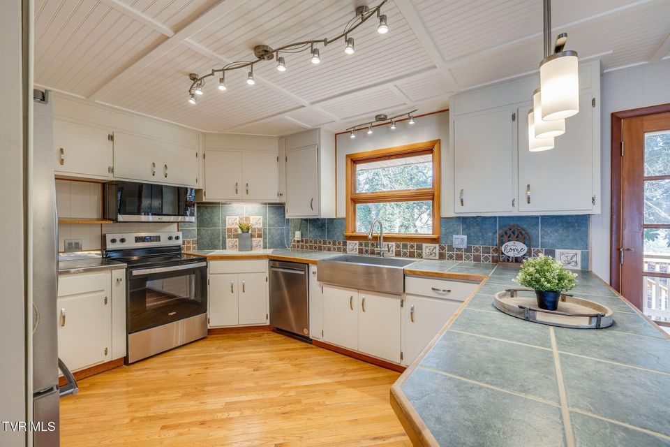 Photo #9: 131 Deadrick Drive