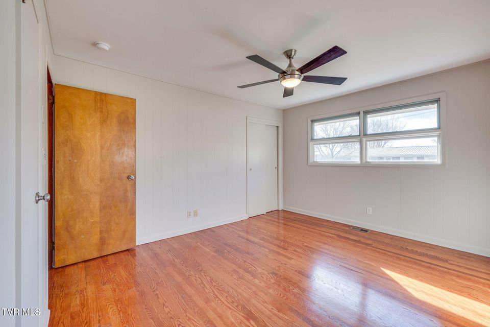 Photo #16: 131 Deadrick Drive