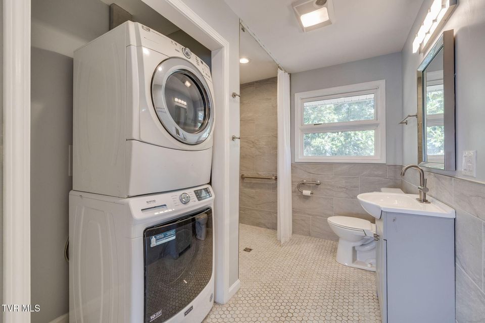 Photo #20: 131 Deadrick Drive