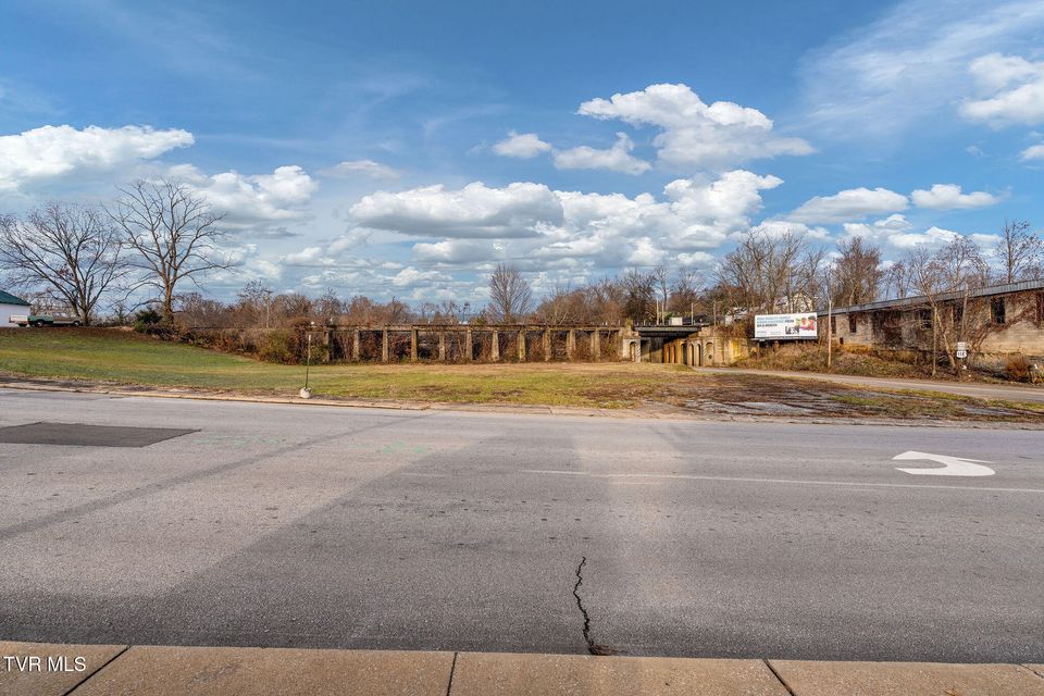 Photo #10: 206 Cutler Street