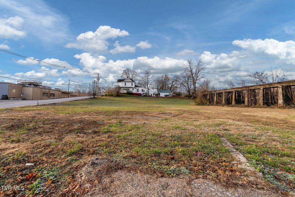 Photo #12: 206 Cutler Street