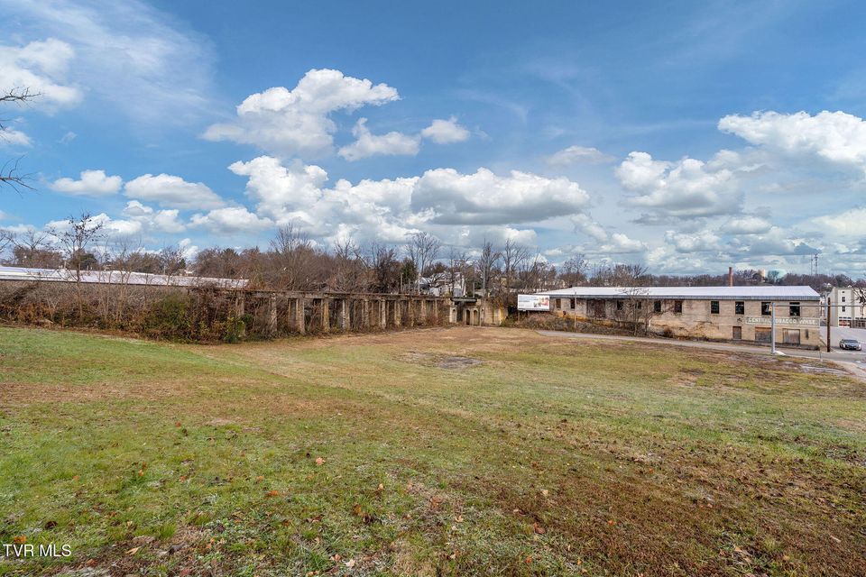 Photo #18: 206 Cutler Street