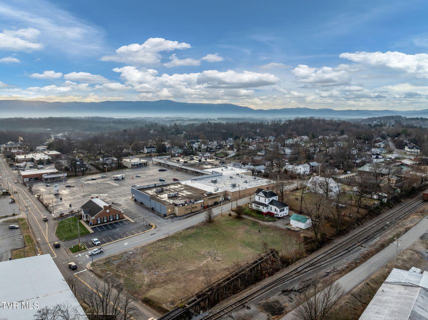 Photo #6: 206 Cutler Street