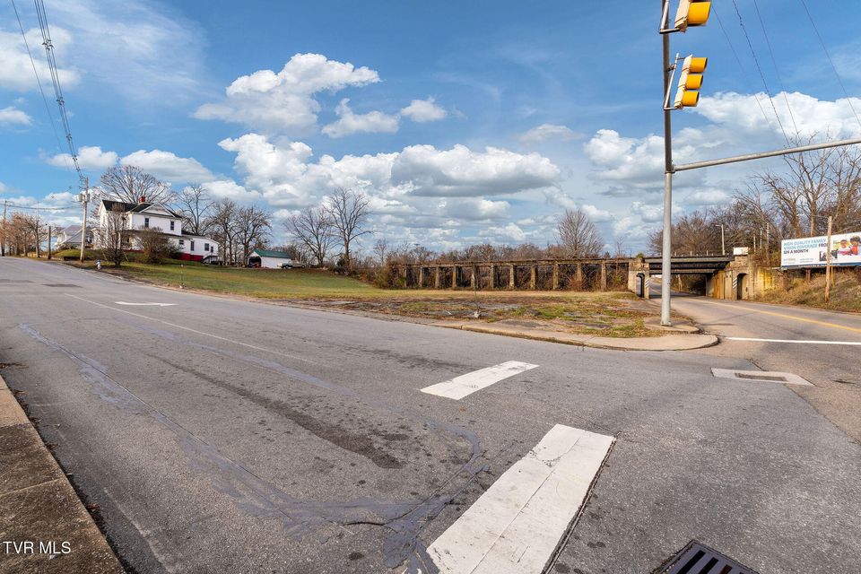 Photo #9: 206 Cutler Street