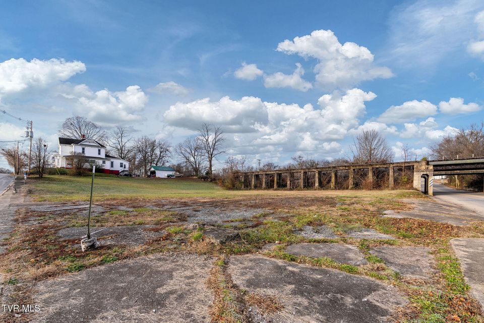 Photo #10: 206 Cutler Street