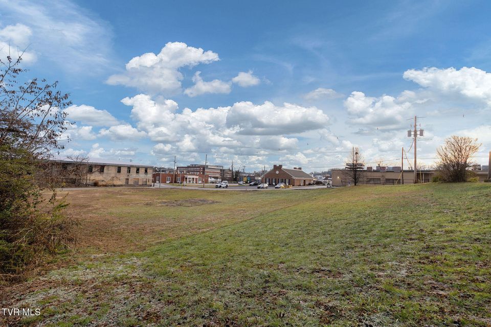 Photo #15: 206 Cutler Street