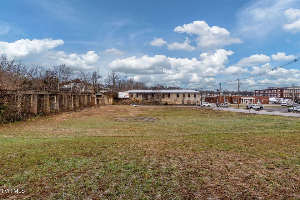 Photo #16: 206 Cutler Street